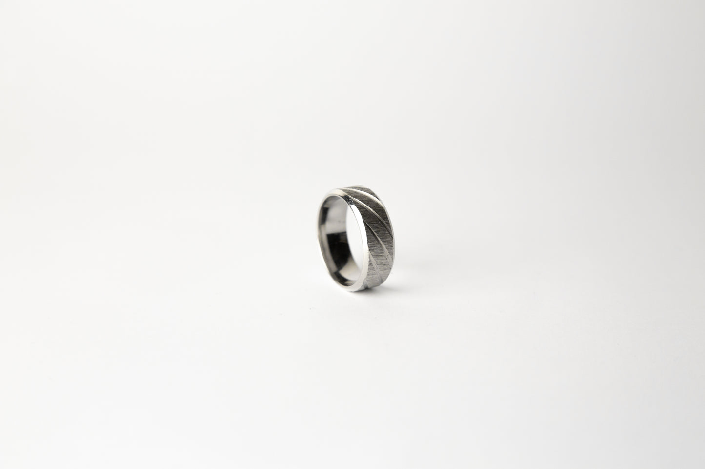 Unisex Classic and Casual style ring