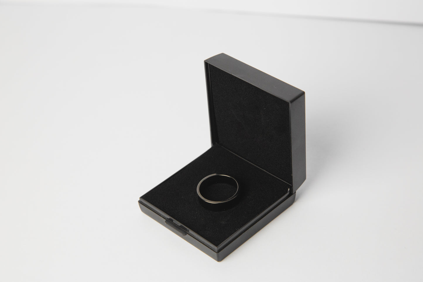 Unisex Classic and Casual style ring
