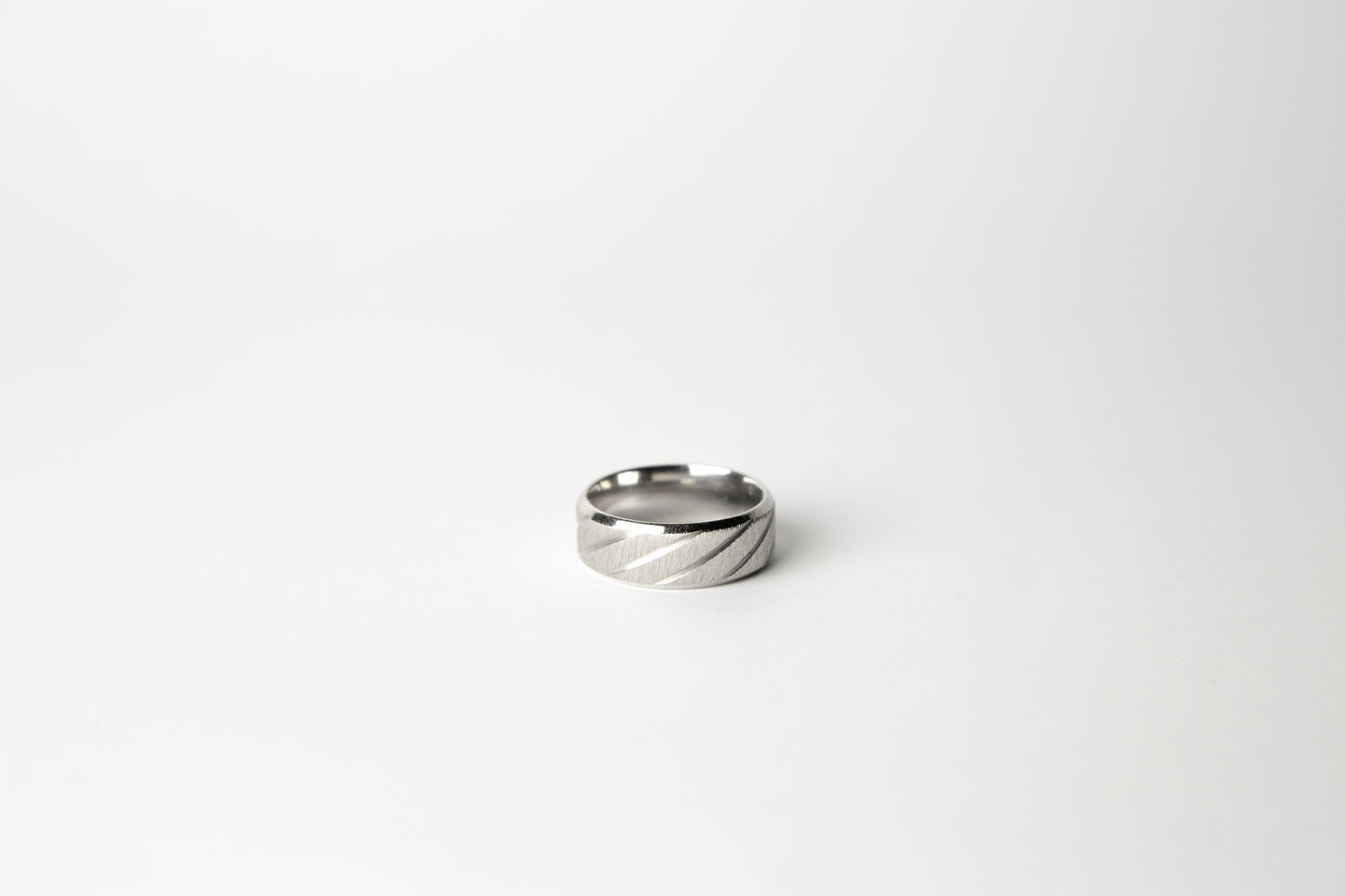Unisex Classic and Casual style ring