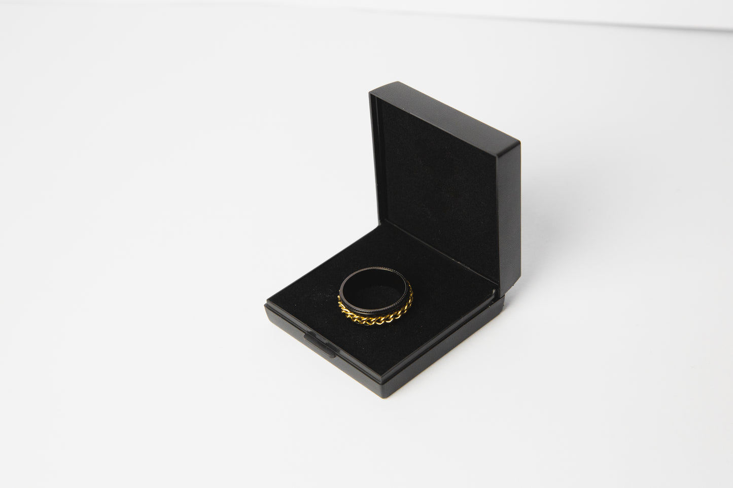 Unisex Streetwear and Casual style rings in 3 mechanical variations